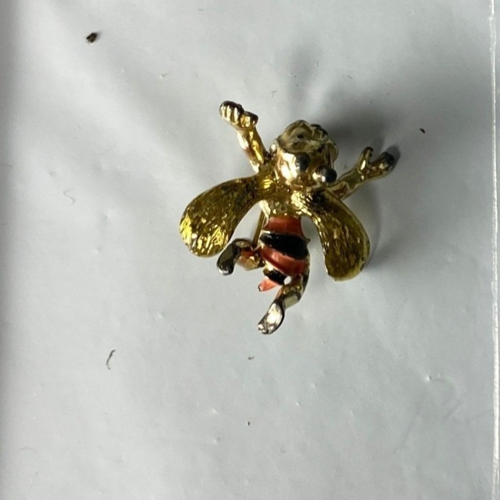 Vintage Gold Tone Enamel Bumble Bee Pin Brooch Insect Tie Tack Small 0.75 Inch
